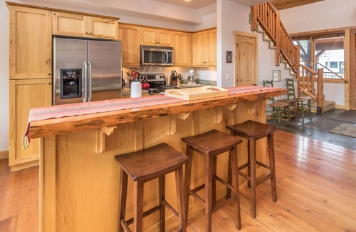 Bigfork Condo | Serene Chickadee Chalet by the Swan River - Guest Rated 9.8