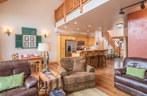 Bigfork Condo | Serene Chickadee Chalet by the Swan River - Guest Rated 9.8