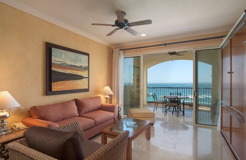 Centro Resort | Experience Medano Beach with Pool and Family-Friendly Amenities