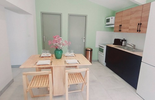 Neoules Apartment | Guest Rated 10/10: Family-Friendly Location à la Semaine