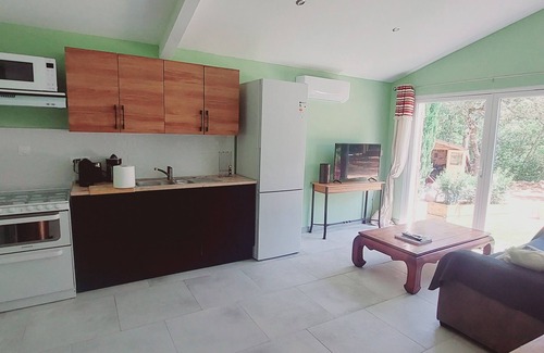 Neoules Apartment | Guest Rated 10/10: Family-Friendly Location à la Semaine