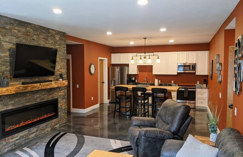 Traverse City Condo | Prime 4bd/3ba Condo with Ocean View in Downtown TC