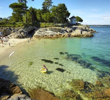 Fouesnant Apartment | Seaside Apartment: Oceanfront Stay with Pool & Pet-Friendly