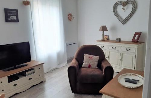Selles-sur-Cher House | Ideal Retreat: BALNEO DUO Near Beauval Zoo with Hot Tub