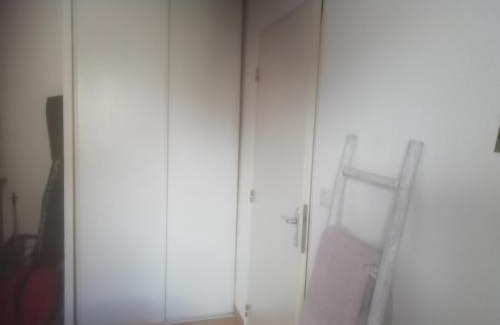 Mont Duplan House | Serene Room Rental in a Quiet Apartment for Families