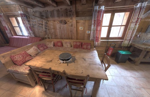 La Cote-d'Arbroz Apartment | Discover Cozy Charm in a Savoyard Chalet at Le Boitet