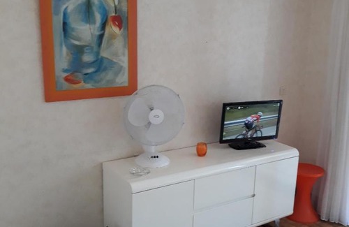 Le Grau-dʼAgde Apartment | Seaside Retreat in Grau Agde - Perfect for Families!