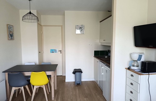 Argentat Apartment | Cozy Retreat at Location Vacances Argentat 19 with Ocean View