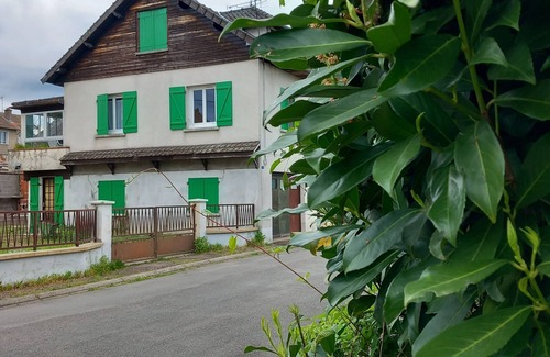 Saint-Honore-les-Bains Apartment | Cozy Ocean View Stay at Location Saisonnière