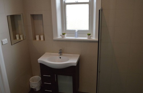 Keith Bed & Breakfast | Ideal Location with Pool, Breakfast & Family-Friendly Perks
