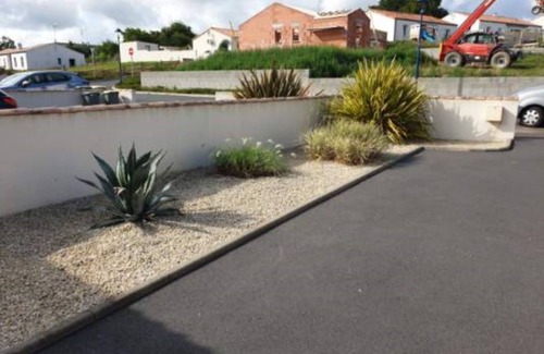 Saint-Reverend House | Cozy Gîte Near Saint Gilles Croix de Vie with Ocean Views