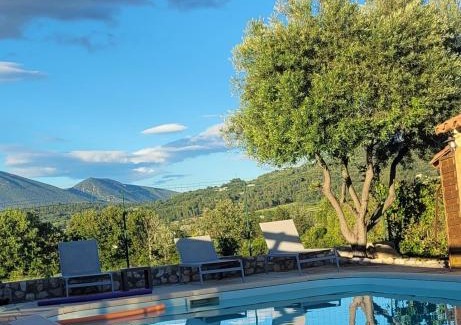 Apt House | Beautiful Luberon Gite with Pool & Oceanfront Views
