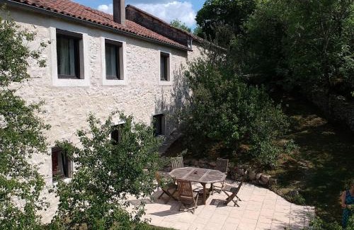 Arcambal House | Ideal Gite Between Cahors and St Cirq Lapopie with Pool