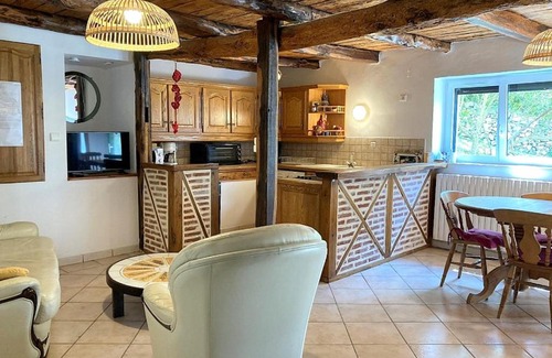 Arcambal House | Ideal Gite Between Cahors and St Cirq Lapopie with Pool