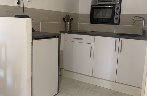 Morieres-les-Avignon Apartment | Cozy Studio Near Avignon with Family-Friendly Amenities