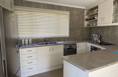 Merimbula Apartment | Prime Location: 5-Min Walk to Beach, Lake & Dining