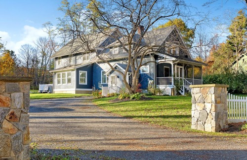 West Stockbridge House | Berkshire Elegance: Comfort and Relaxation in Town & Country