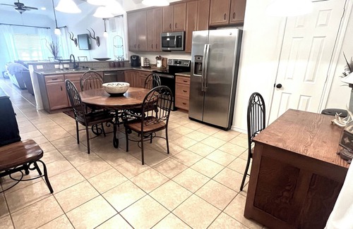 College Station House | Prime Location Near Kyle Field & Travis Bryan Sports Park