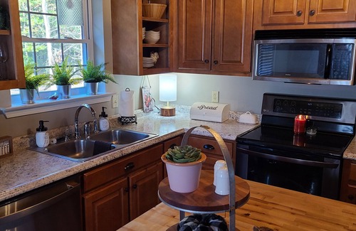 Blue Ridge Cottage | Prime Location with Pool, Spa & Family-Friendly Features
