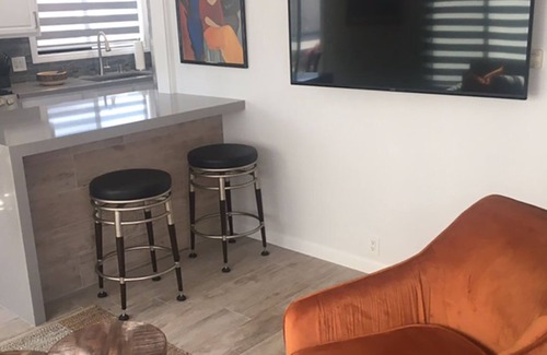 Belmont Shore Apartment | Prime Location with Ocean View & Spa - Guest Rated 10/10