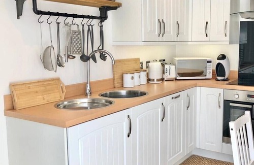 Poole House | Ideal Stay: Walk to the Harbour with Oceanfront Views