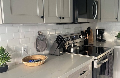 Kahuku Condo | Location - Location - Location: FULLY RENOVATED @ TBR: 1xBR/BA/PRK - WiFi/AC