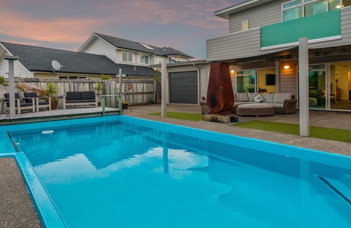 Ohope House | Location Location Location This ticks all boxes Sun, surf plus landscapped pool!