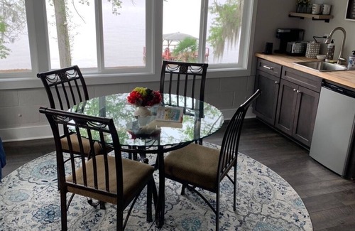 Cobb Cottage | Unbeatable Lake View Retreat with 6 Beds Near Attractions