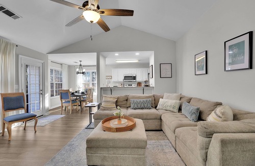 Buford House | Prime Location Near Mall of GA with Hot Tub & Spa Access