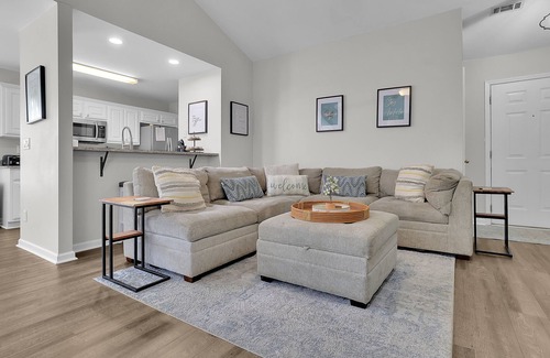 Buford House | Prime Location Near Mall of GA with Hot Tub & Spa Access