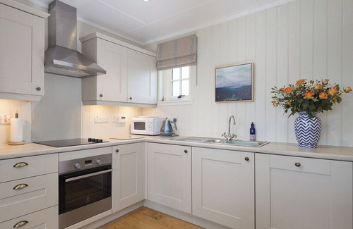 Ardroil Cottage | Prime Location with Oceanfront Views and Family Amenities