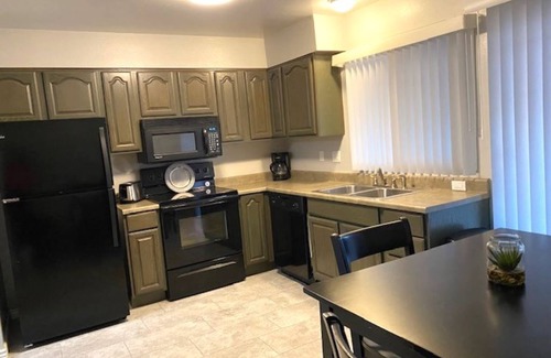 Tempe House | Quiet Modern Townhouse Near All Attractions and Events