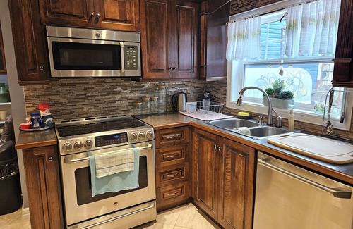 Downtown St. John's House | Perfect Location! Experience Signal Hill with Family & Pets