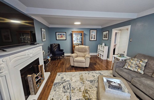 Downtown St. John's House | Perfect Location! Experience Signal Hill with Family & Pets