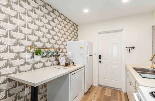 Cox Heights House | Discover the Cozy Cottage: Ideal Family Retreat Awaits!