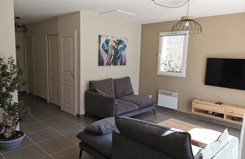 Ensues-la-Redonne House | Family-Friendly Maison with Kitchen in Ensuès-la-Redonne