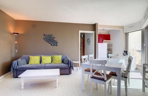 Carnon-Plage Apartment | Seaside F3 with Garage & Pet-Friendly Amenities