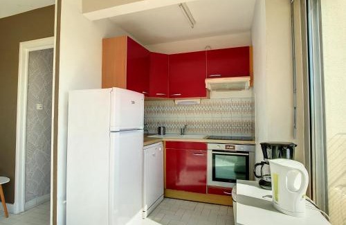 Carnon-Plage Apartment | Seaside F3 with Garage & Pet-Friendly Amenities