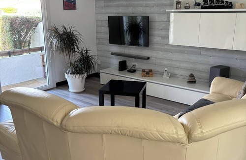 Escource House | Elegant Location Saisonnière with Private Pool & Kitchen