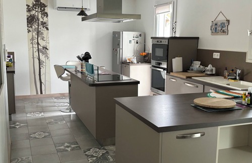Escource House | Elegant Location Saisonnière with Private Pool & Kitchen