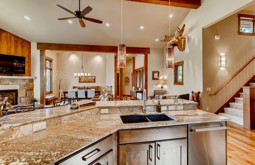 The Highlands House | Unbeatable Location with Scenic Views & Family-Friendly Amenities