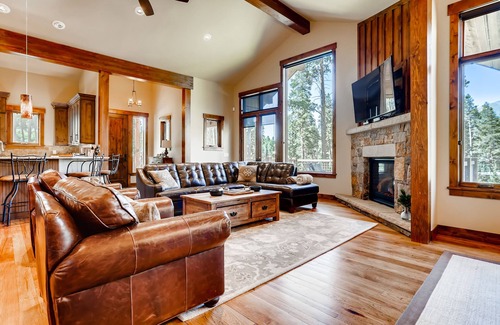The Highlands House | Unbeatable Location with Scenic Views & Family-Friendly Amenities