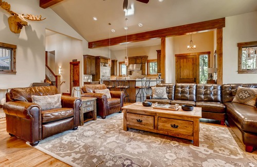 The Highlands House | Unbeatable Location with Scenic Views & Family-Friendly Amenities