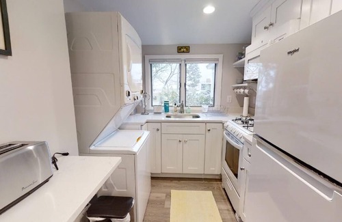 Barnstable County Apartment | Cozy One-Bedroom Studio Steps from the Beach in Cummaquid