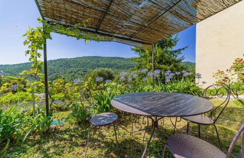 Le Bar-sur-Loup Apartment | Child-Friendly Stay at La Maison de Noelie - Rated 8/10