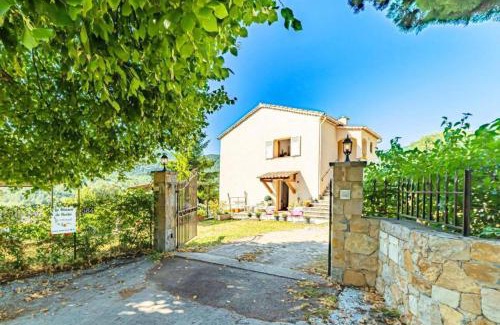 Le Bar-sur-Loup Apartment | Child-Friendly Stay at La Maison de Noelie - Rated 8/10