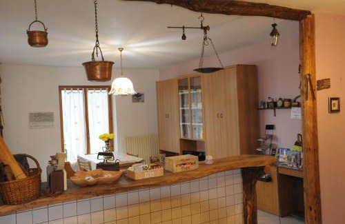 Roccabruna Apartment | Pet-Friendly Retreat at Locazione Turistica Aquila Bianca