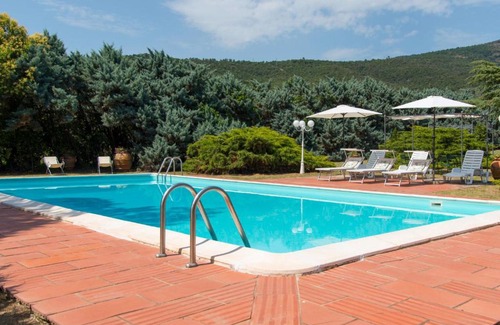 Le Piazze House | Discover Locazione Turistica Cozzano: Pet-Friendly Retreat