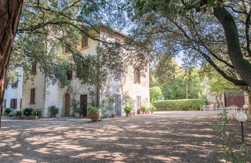 Le Piazze House | Discover Locazione Turistica Cozzano: Pet-Friendly Retreat