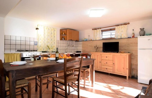 Linguaglossa House | Family-Friendly Locazione Turistica Gran Pino with Kitchen